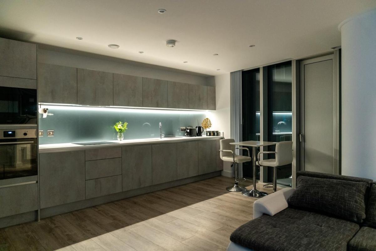 Luxury 2 Bed Penthouse With Stunning Views In Manchester City Centre Buitenkant foto
